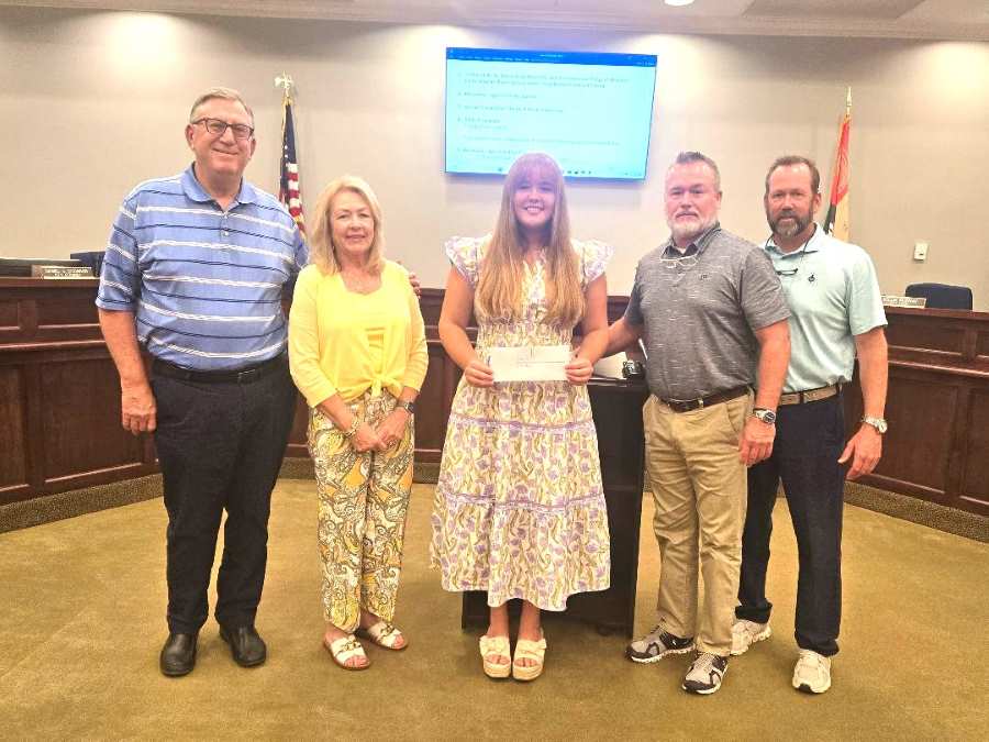 Blount Presented the Ronnie A. Dixon Scholarship