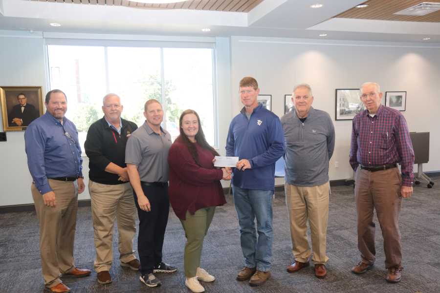 Vidalia Lions Club Supports Local Public Library